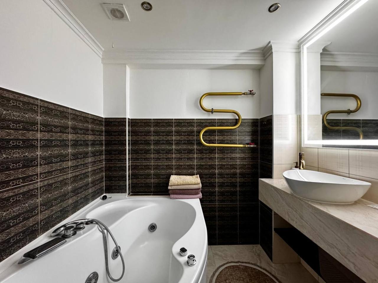 Deribasivska 10 Luxury Apartment Oldenburg Bagian luar foto