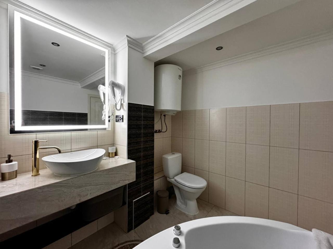 Deribasivska 10 Luxury Apartment Oldenburg Bagian luar foto